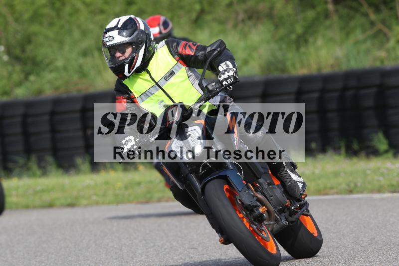 /Archiv-2025/10 23.04.2025 Cornu Master School ADR/gruen-vert/0-2